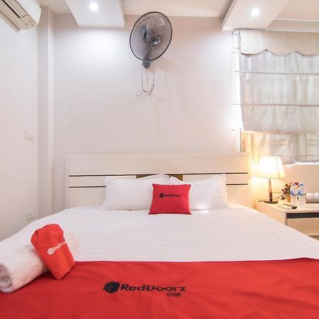 Hotel Reddoorz Yen Phu Street Hanoi Exterior foto