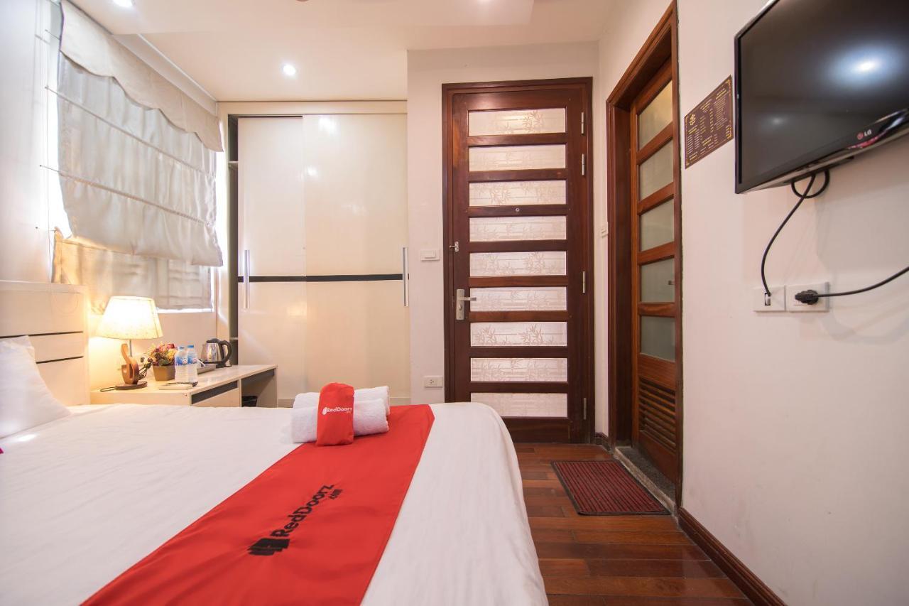 Hotel Reddoorz Yen Phu Street Hanoi Exterior foto