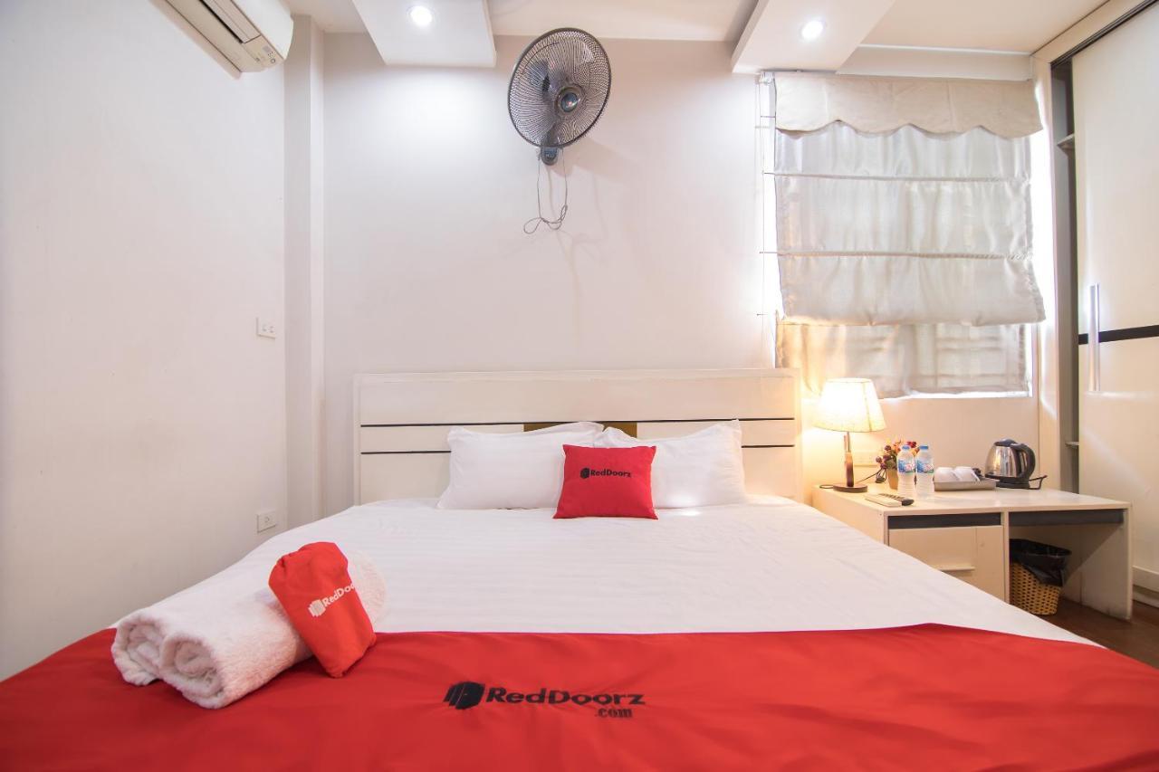 Hotel Reddoorz Yen Phu Street Hanoi Exterior foto