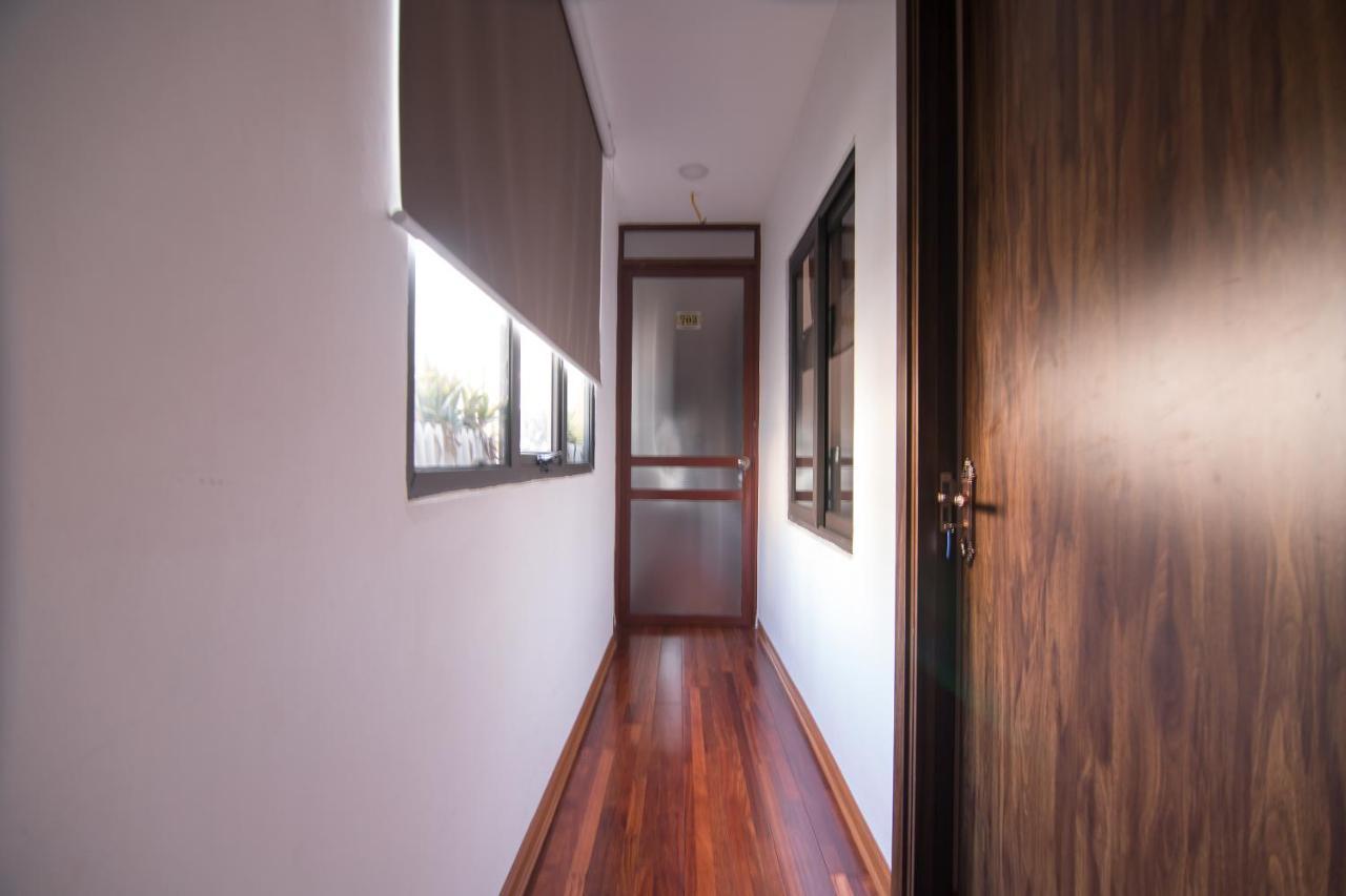 Hotel Reddoorz Yen Phu Street Hanoi Exterior foto